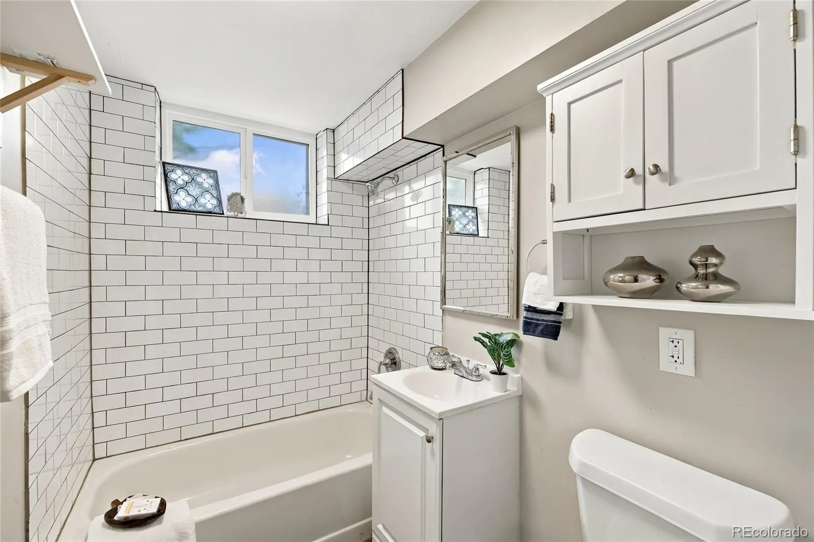 3300 Bellaire Street Denver CO 80207 | MLS #REC7328231 10012026215803 1600 24