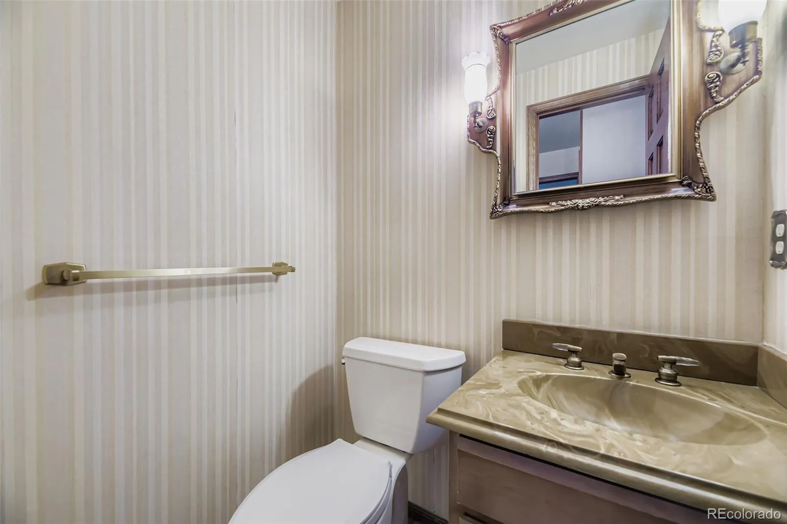 5980 W Milan Place Denver CO 80235 MLS #REC7332821 05252026153437 1600 11