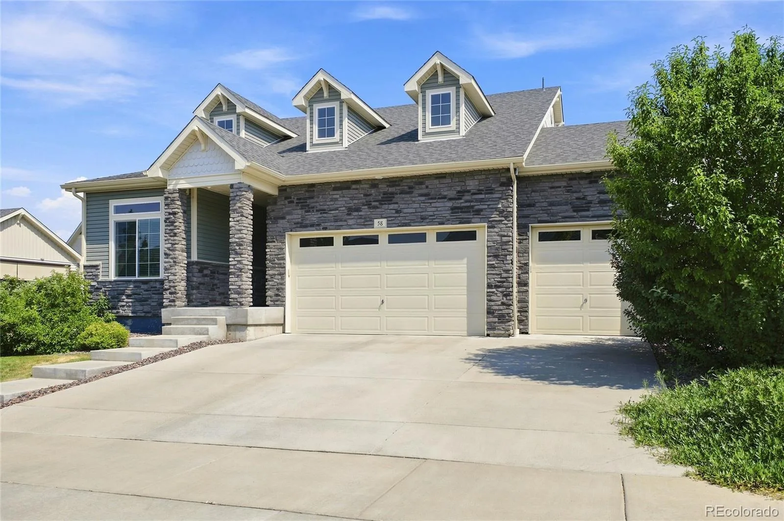 58 S Oak Hill Court Aurora CO 80018 | MLS #REC7334665 08092026172549 1600 44
