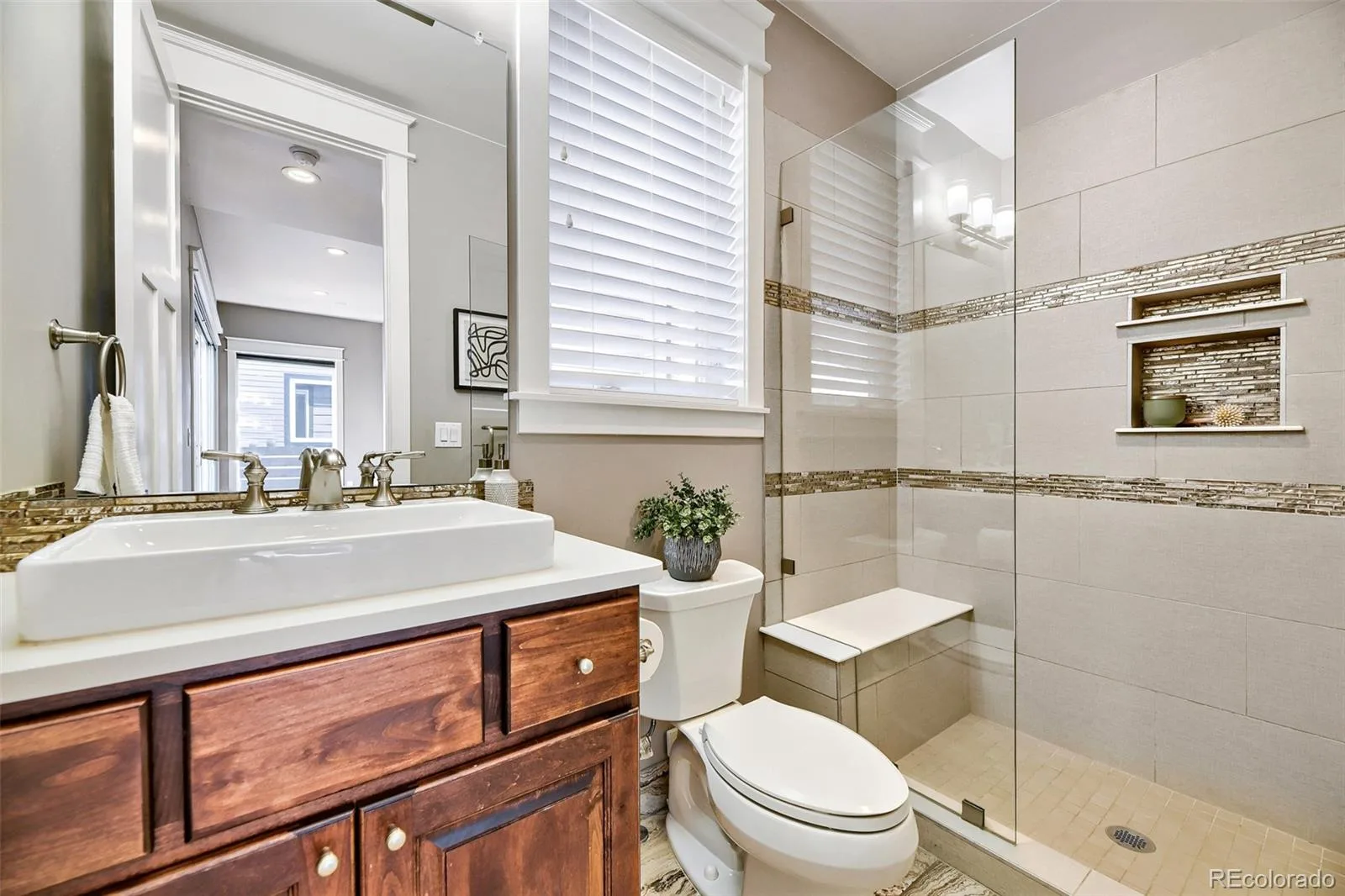3275 S Logan Street Englewood CO 80113 | MLS #REC7335767 08292026005924 1600 12