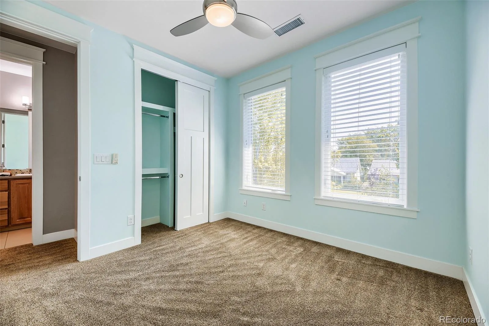 3275 S Logan Street Englewood CO 80113 | MLS #REC7335767 08292026005924 1600 21