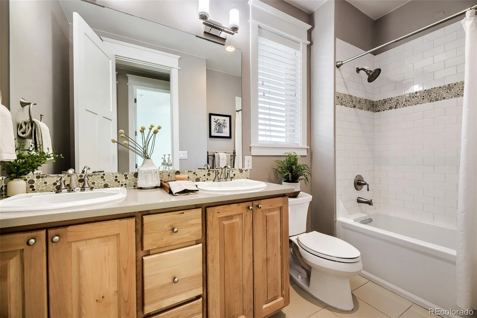 3275 S Logan Street Englewood CO 80113 | MLS #REC7335767 08292026005924 1600 23