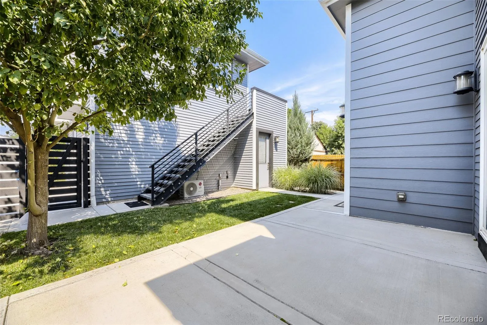 3275 S Logan Street Englewood CO 80113 | MLS #REC7335767 08292026005924 1600 30