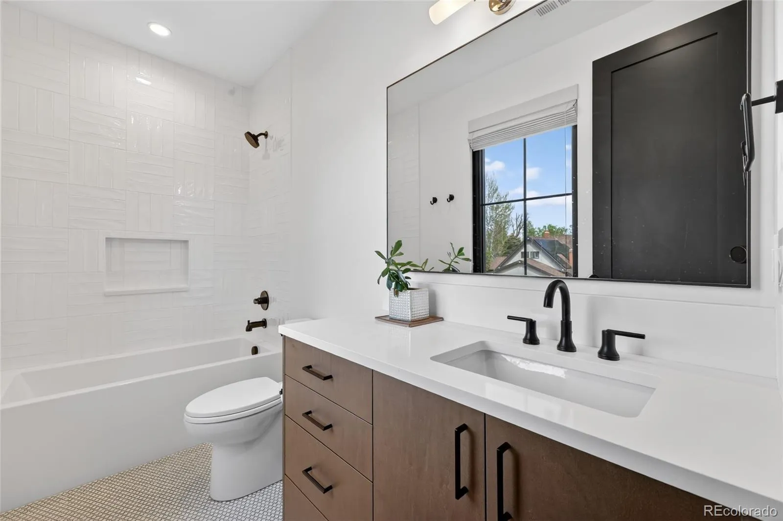 1740 S Ogden Street Denver CO 80210 MLS #REC7338460 05152026200719 1600 32