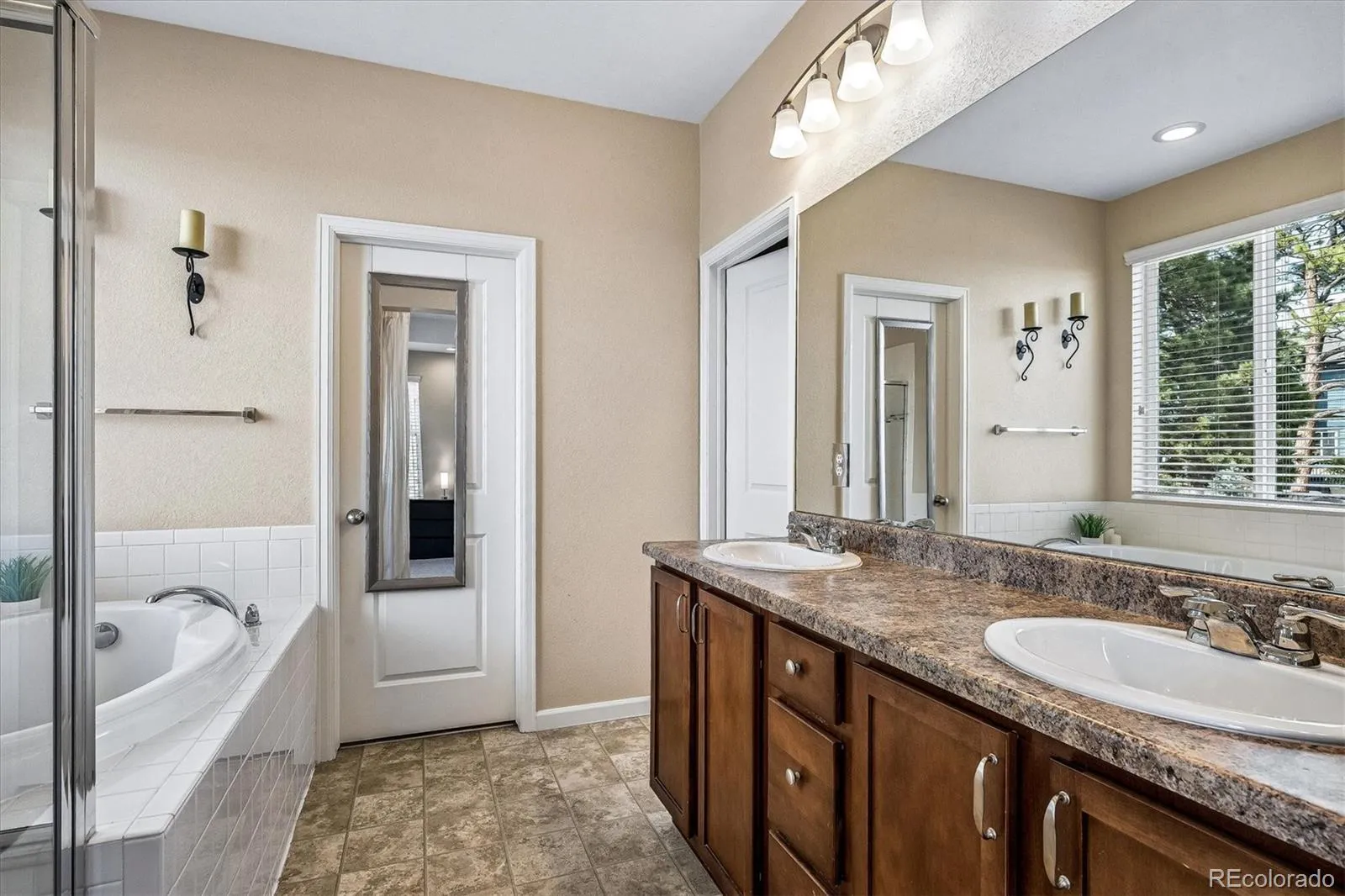 24377 E Davies Place Aurora CO 80016 MLS #REC7338762 04292026215622 1600 15