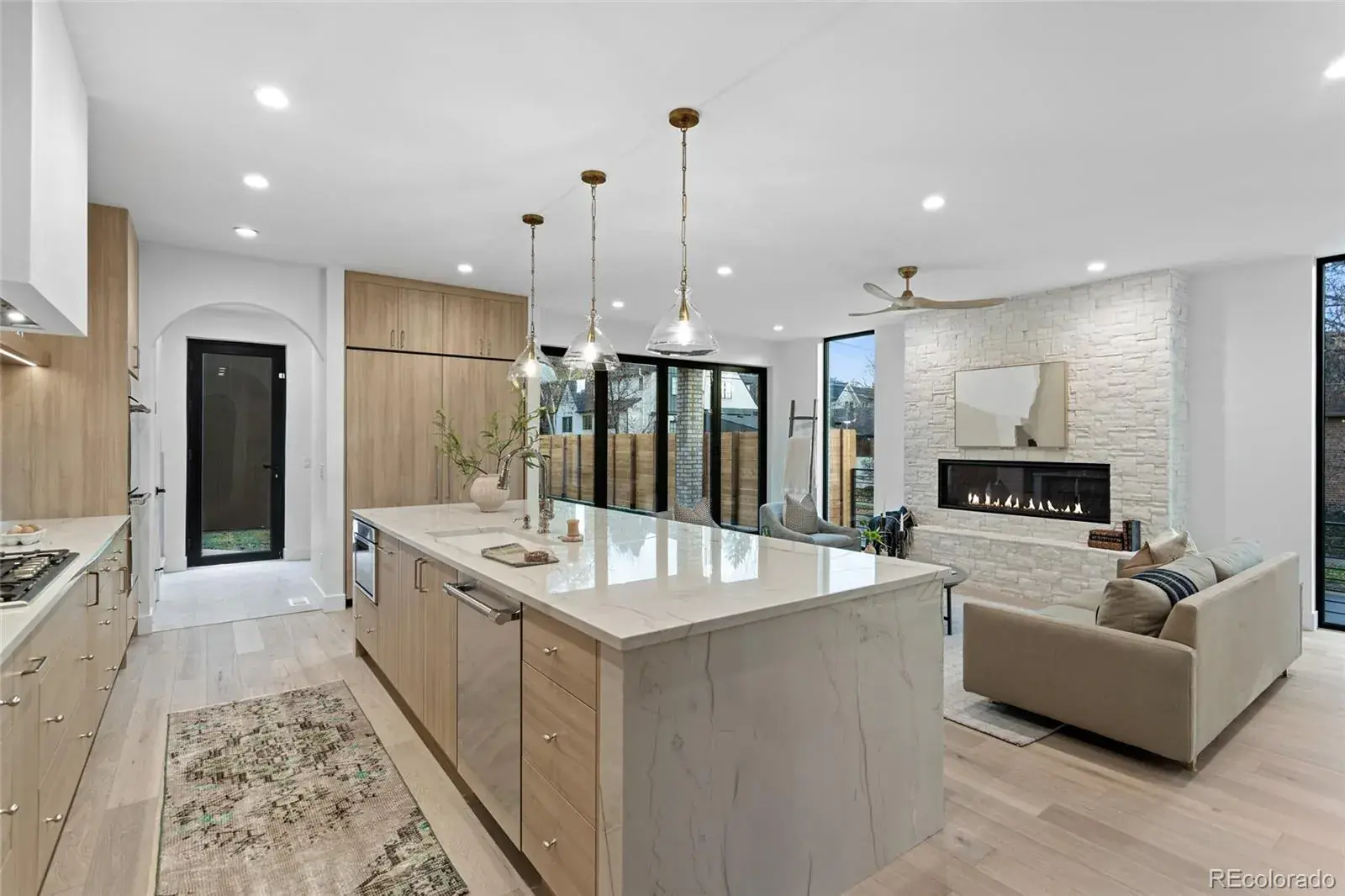 11142025150417 1600 14