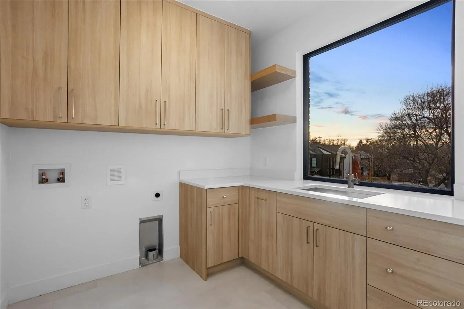 11142025150417 1600 30