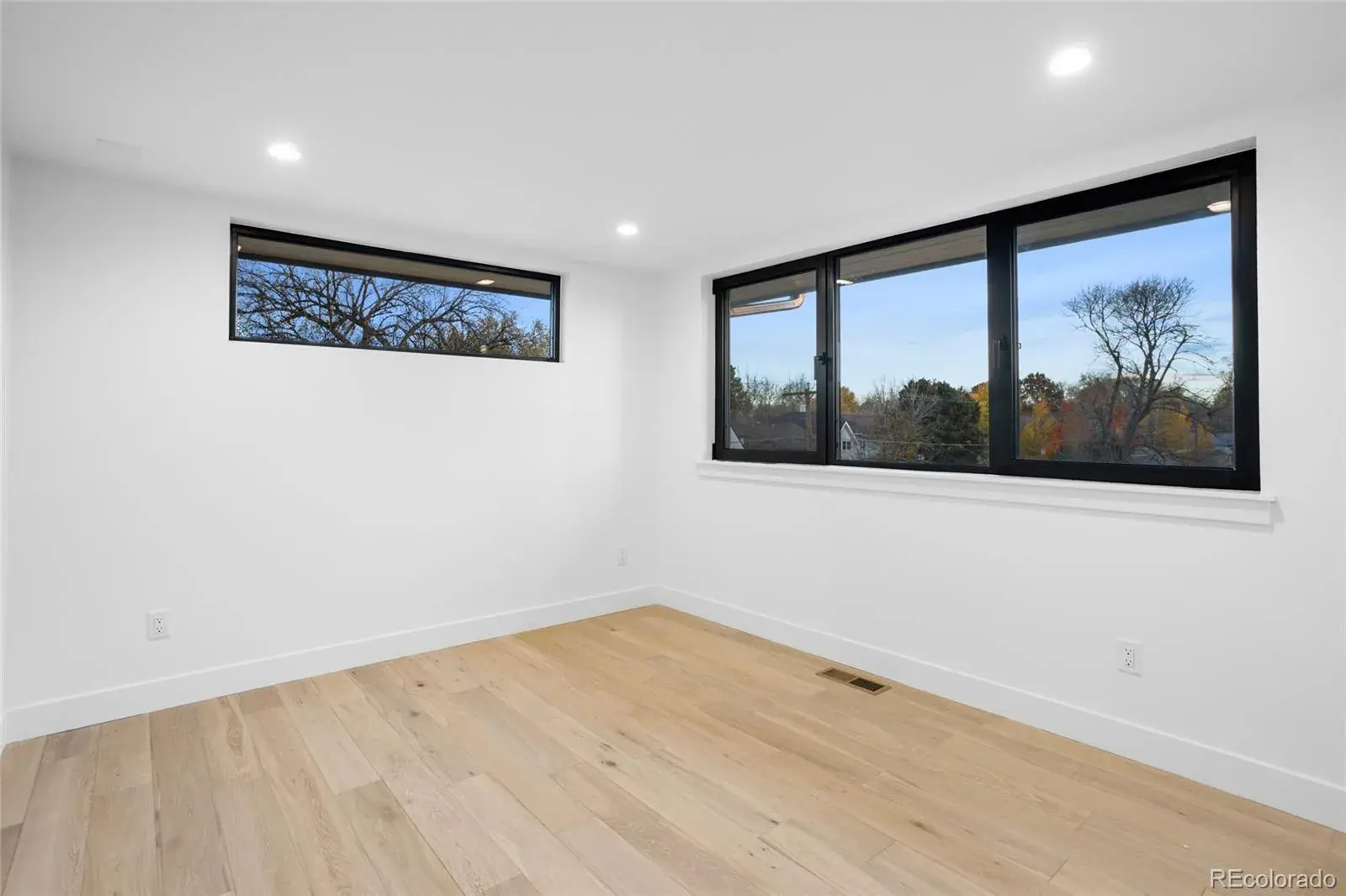 11142025150417 1600 33