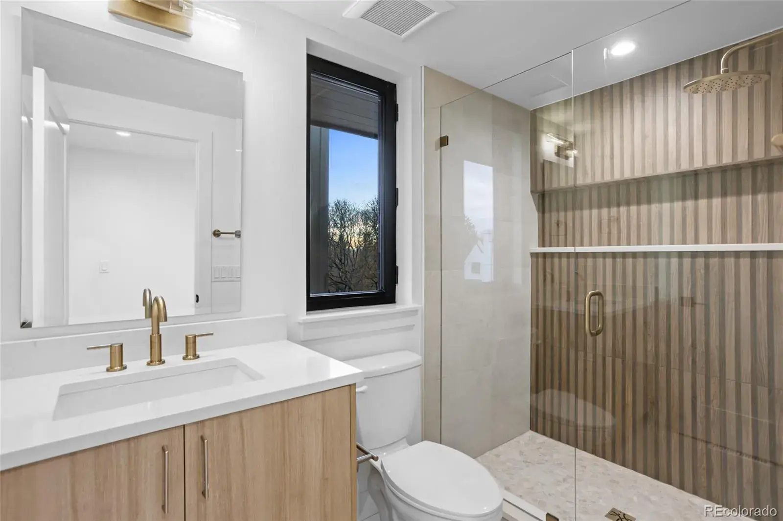 11142025150417 1600 34