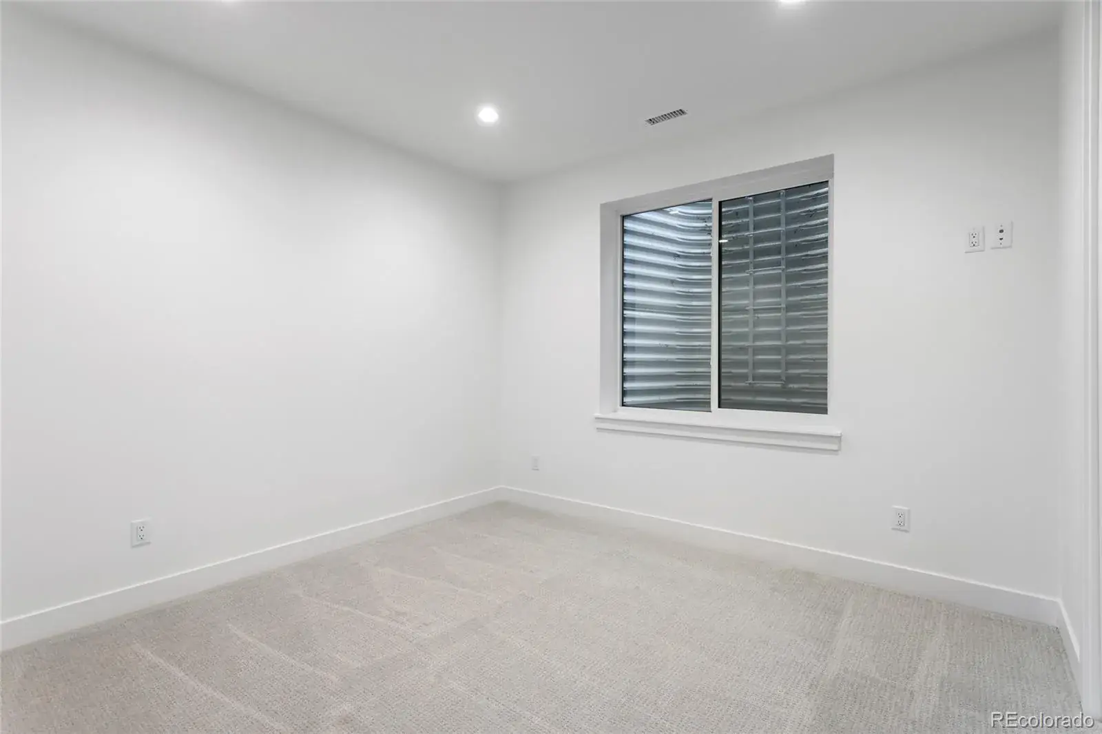 11142025150417 1600 40