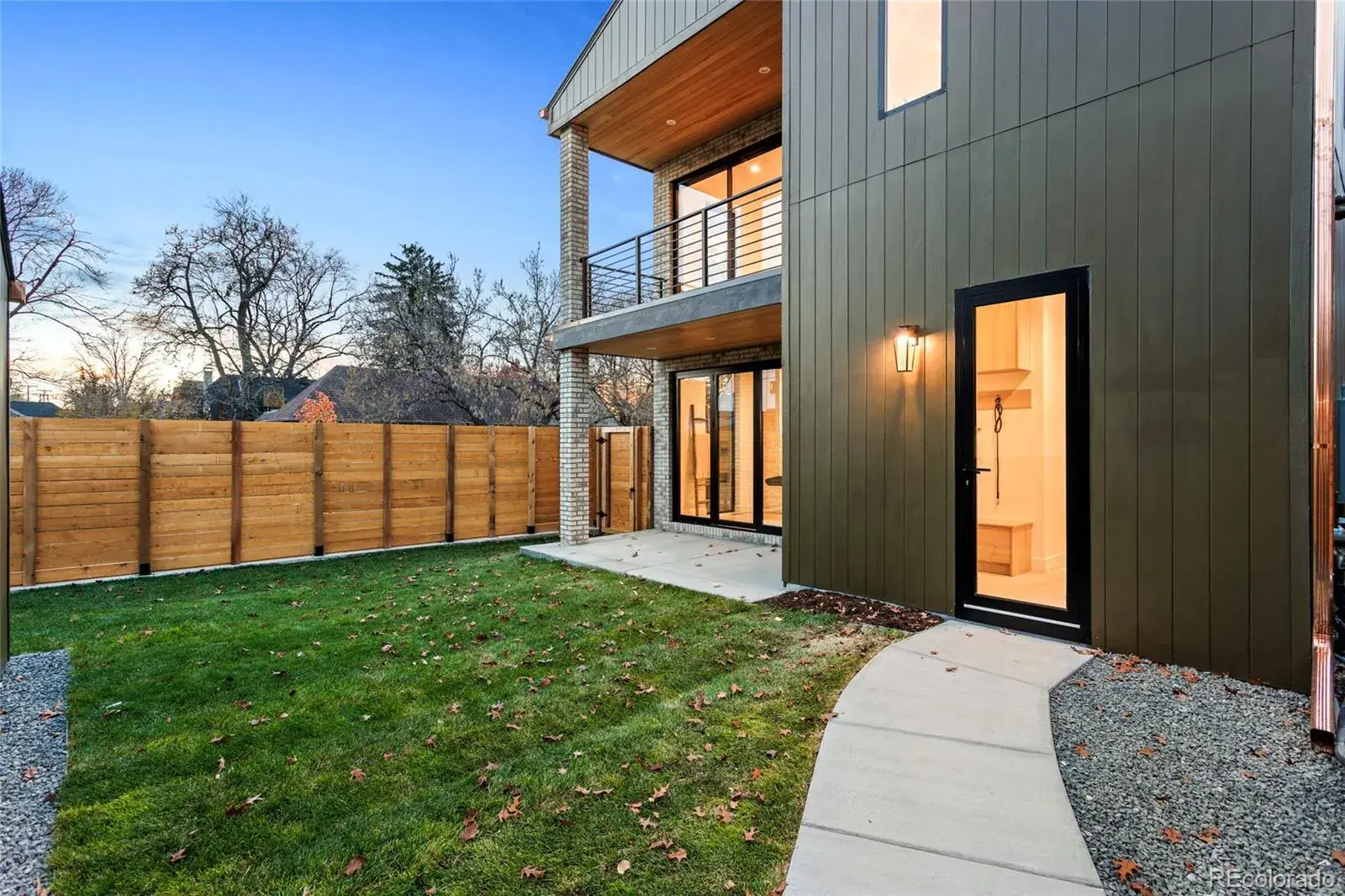 11142025150417 1600 44