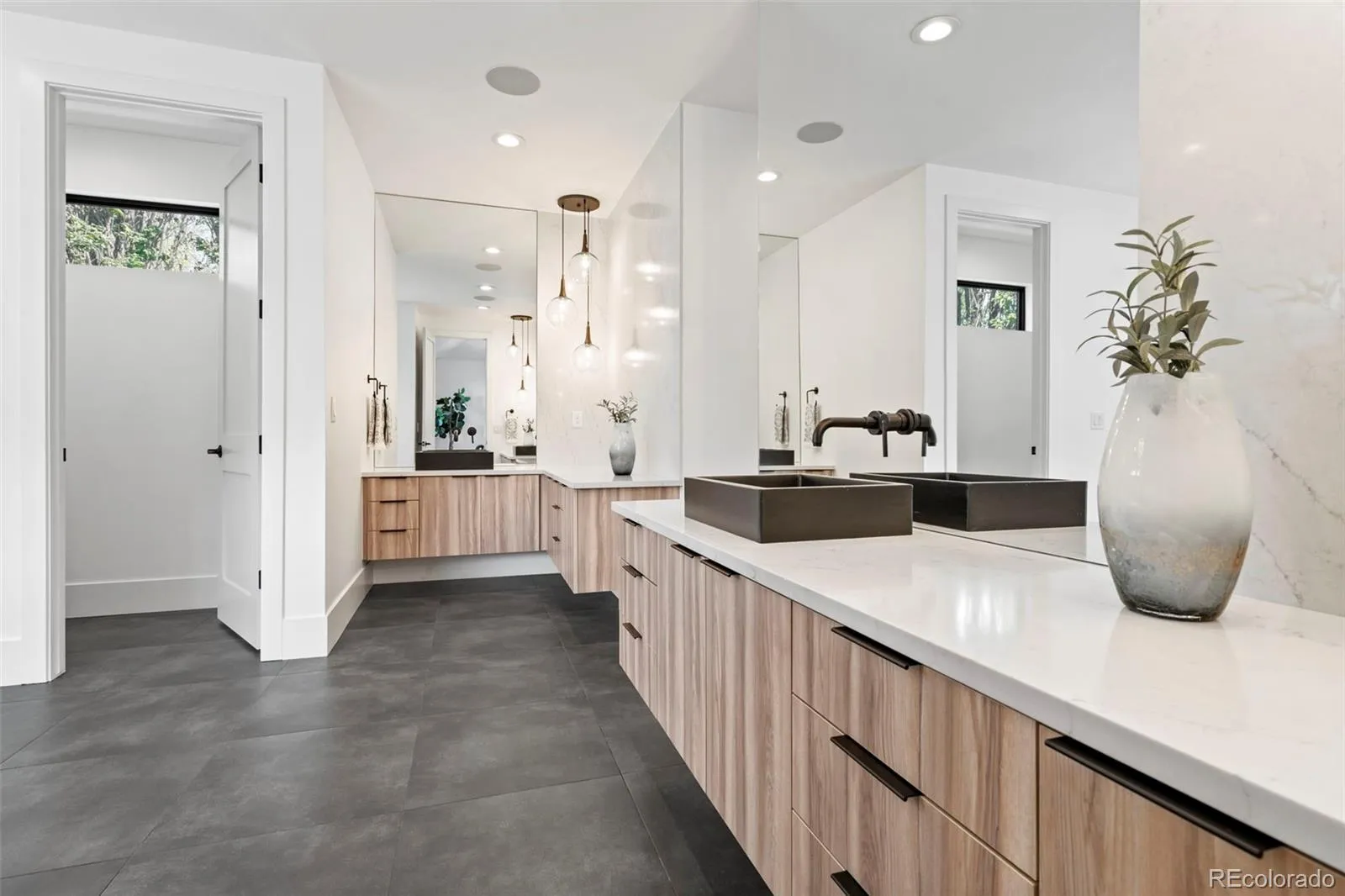 959 S Vine Street Denver CO 80209 MLS #REC7342061 05082026155129 1600 18