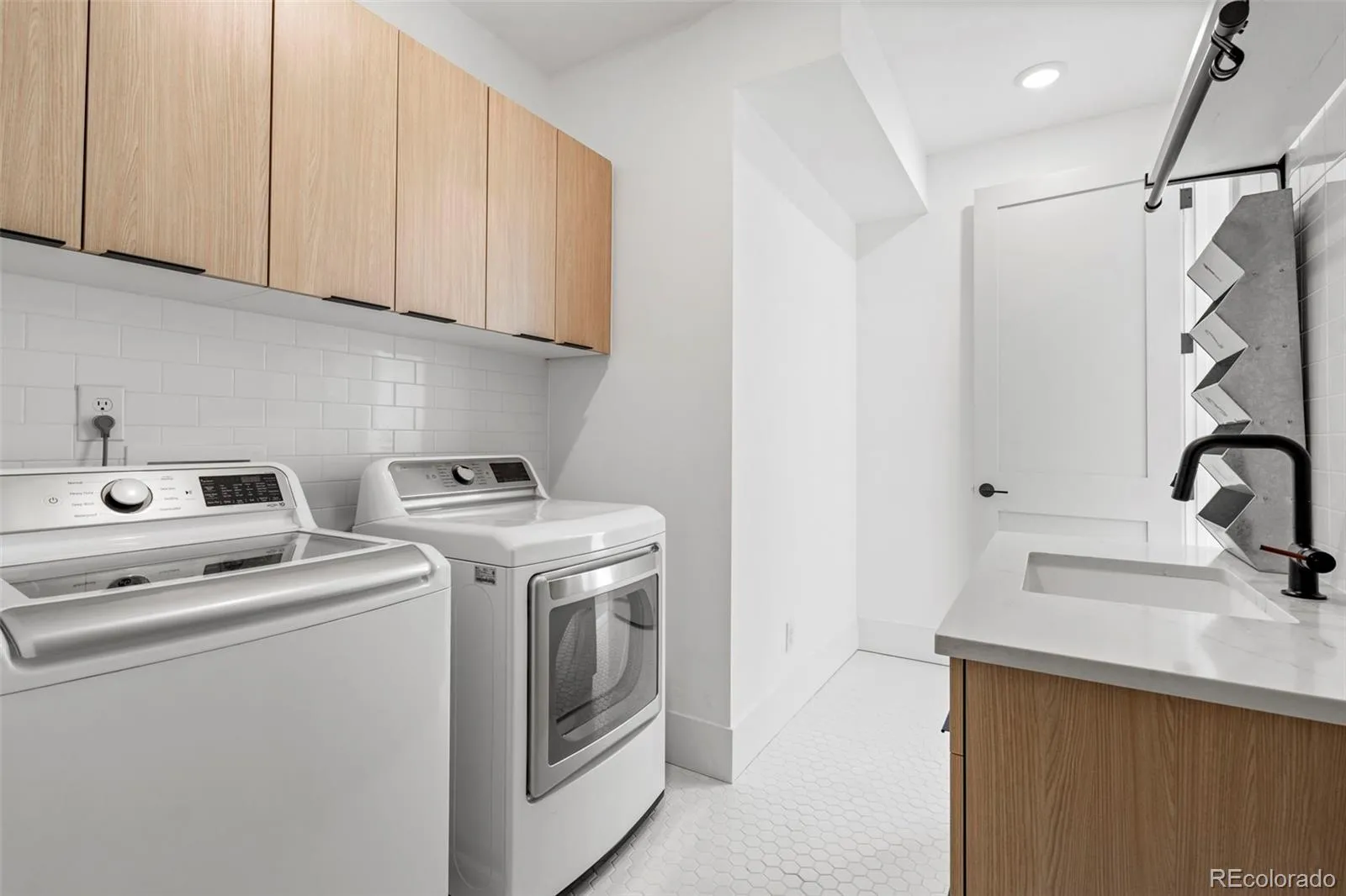 959 S Vine Street Denver CO 80209 MLS #REC7342061 05082026155129 1600 28