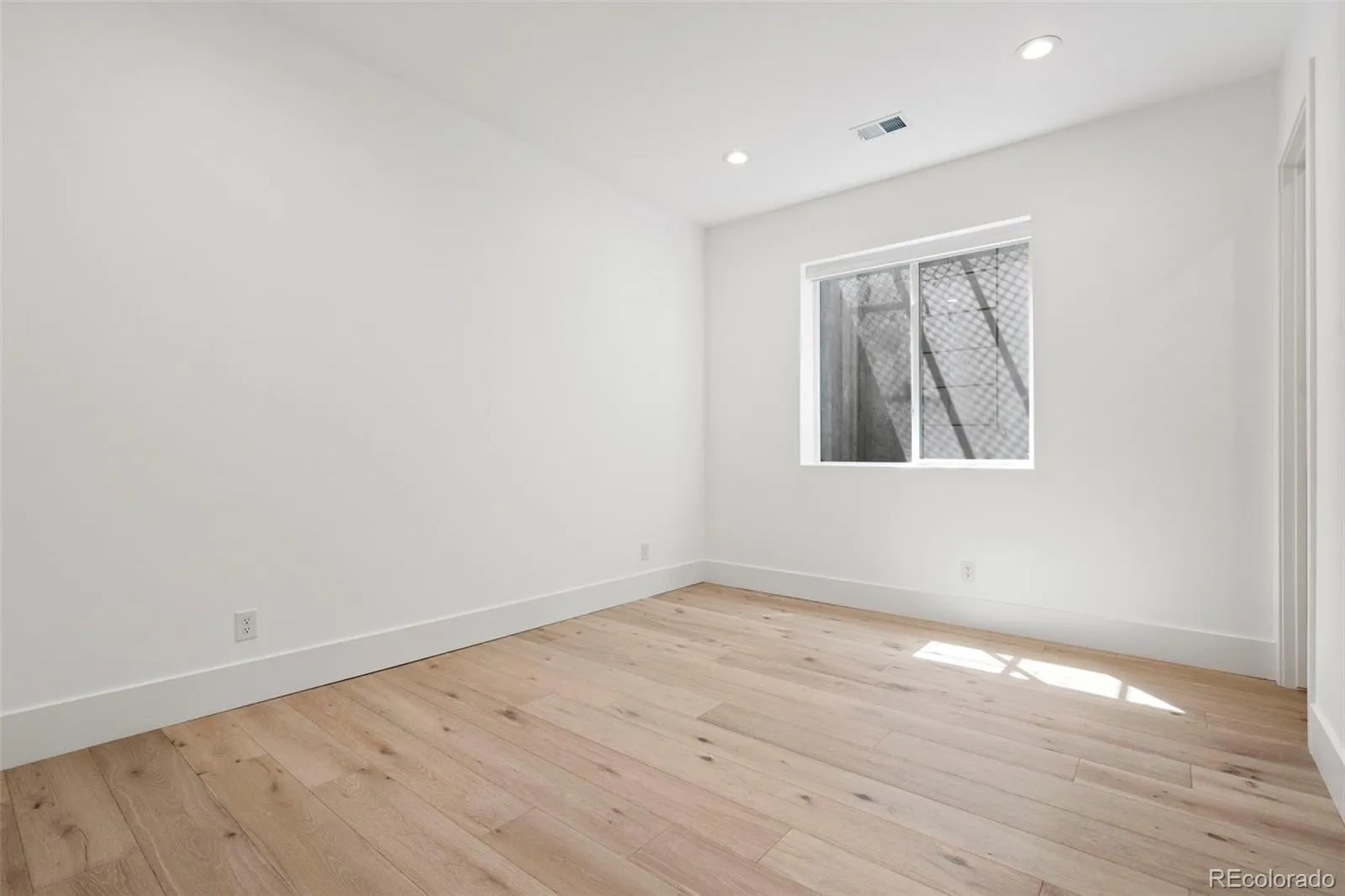 959 S Vine Street Denver CO 80209 MLS #REC7342061 05082026155129 1600 35