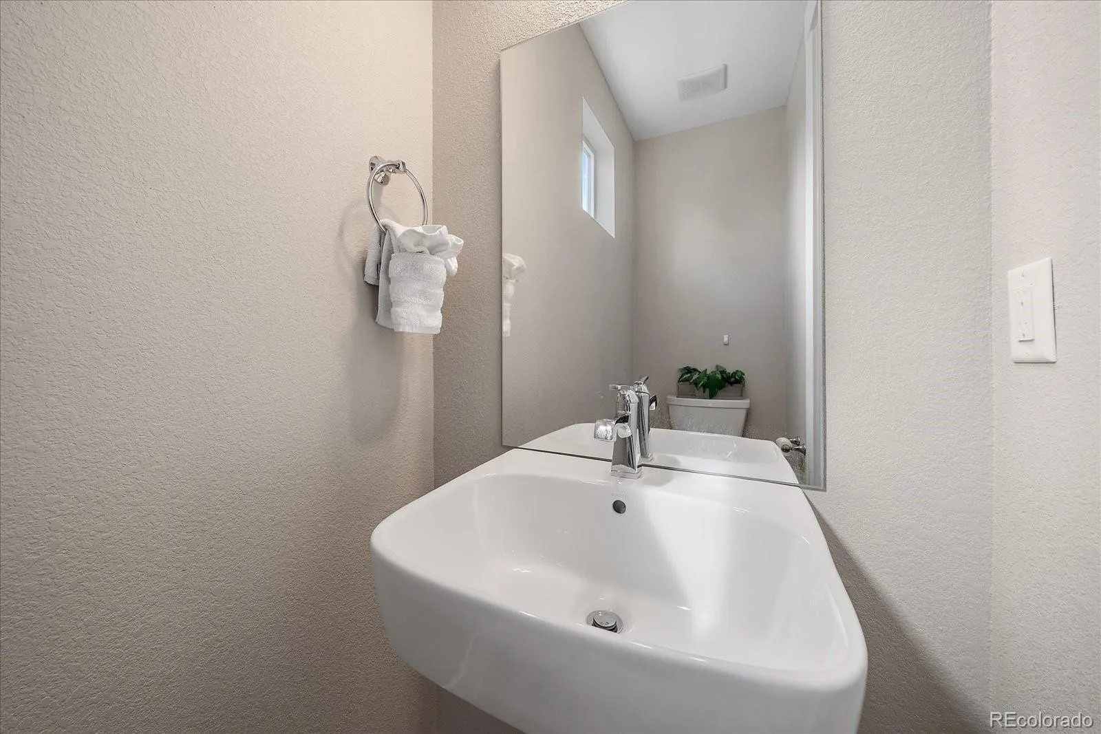 6005 Benton Street Arvada CO 80003 MLS #REC7344982 04222026192600 1600 15