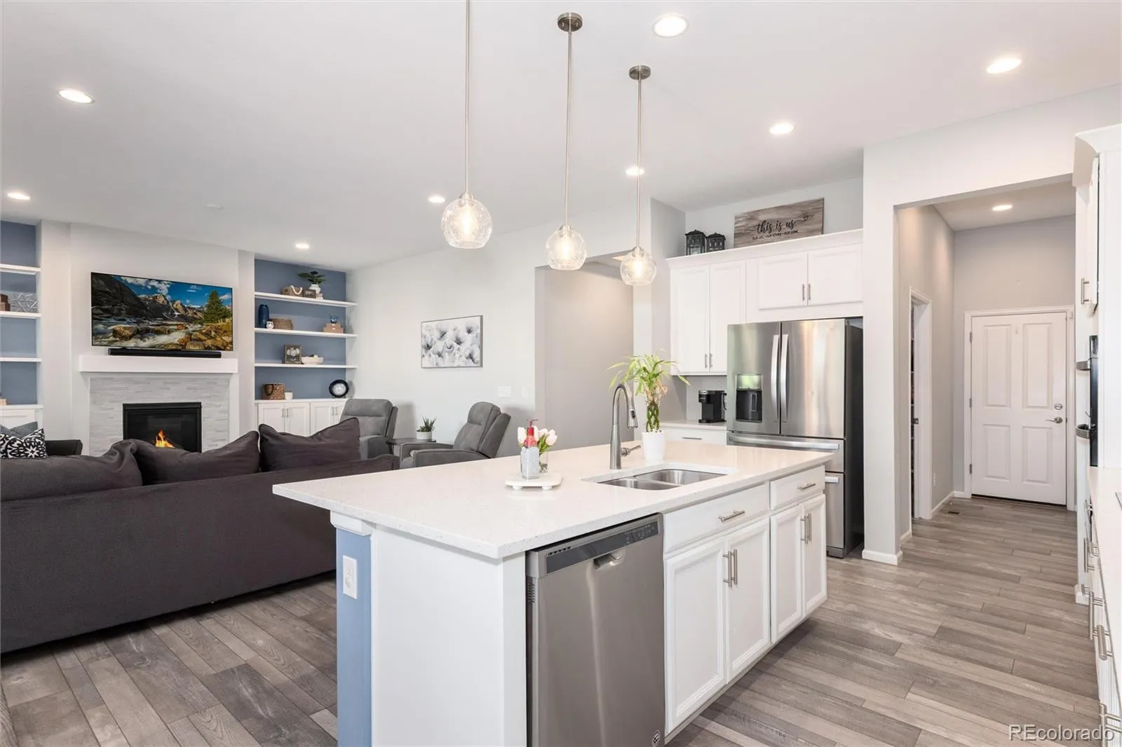 6807 S Riverwood Way Aurora CO 80016 MLS #REC7352689 05142026221032 1600 40