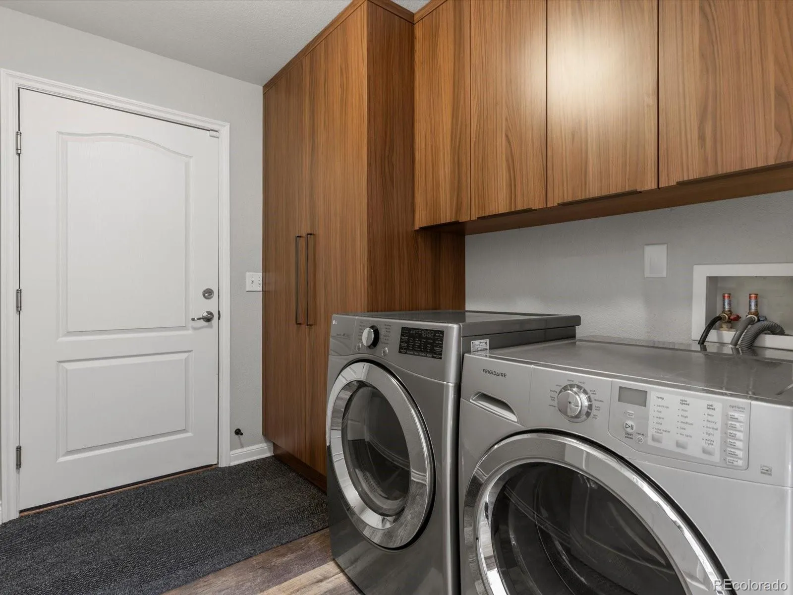 04162026221213 1600 11