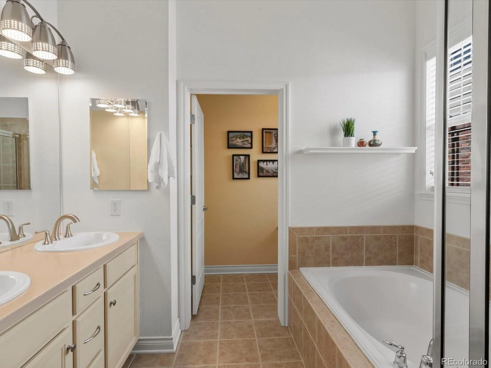 04162026221213 1600 19