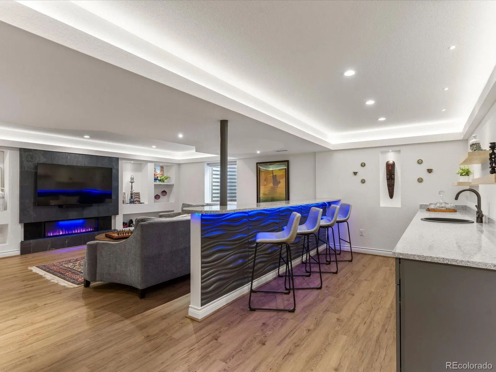 04162026221213 1600 24