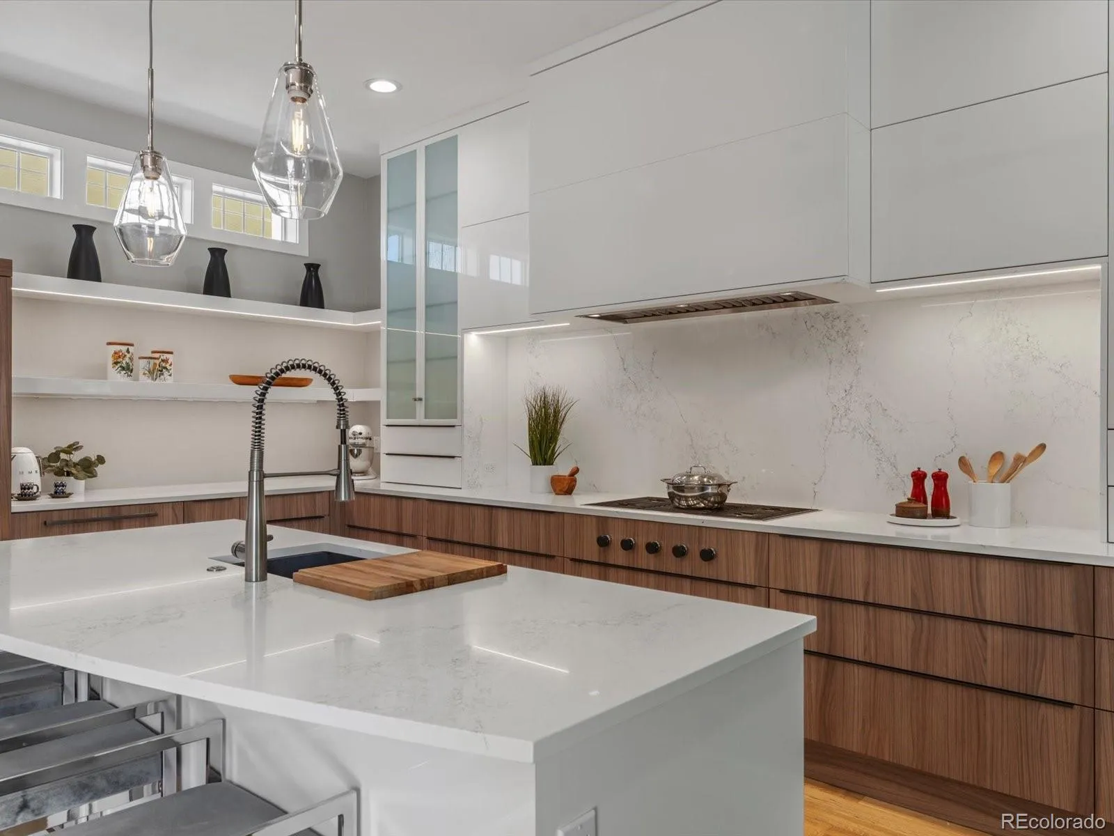 04162026221213 1600 6