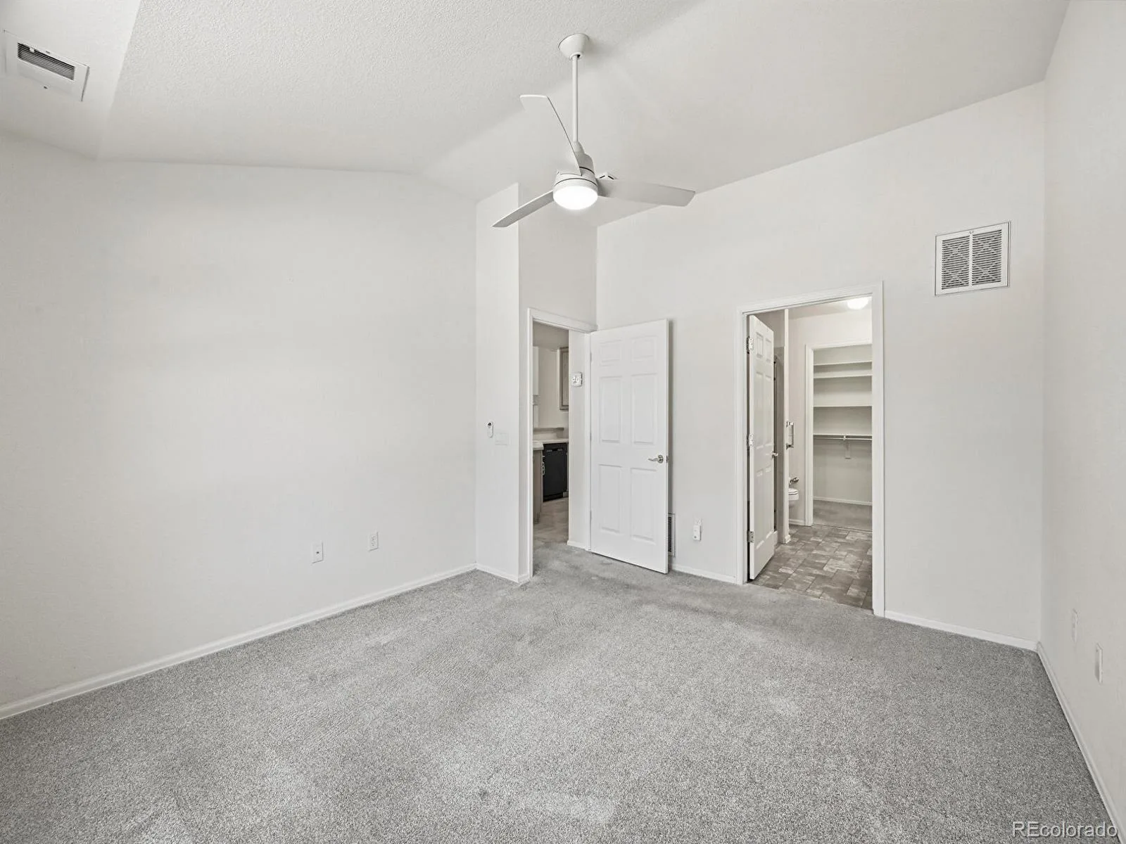 8219 S Winnipeg Court Aurora CO 80016 | MLS #REC7372125 07032026180426 1600 20