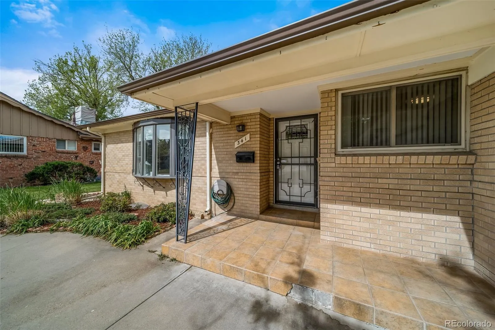 341 Newark Street Aurora CO 80010 MLS #REC7379428 05242026153832 1600 3