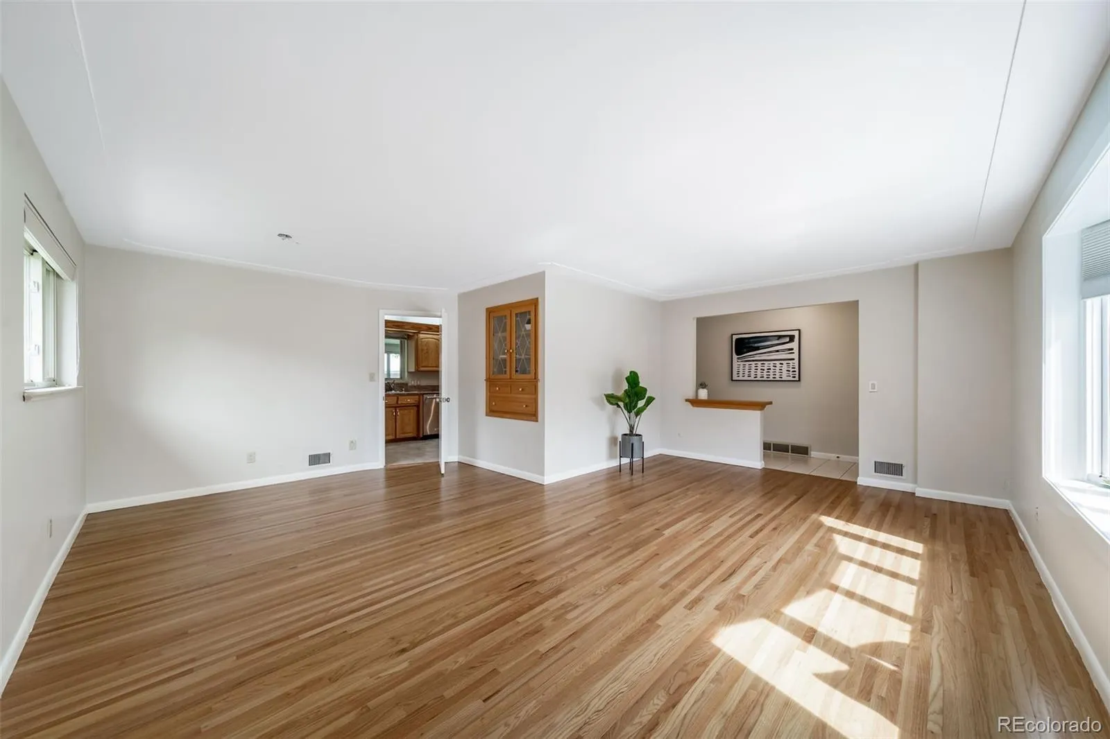 341 Newark Street Aurora CO 80010 MLS #REC7379428 05242026153832 1600 8