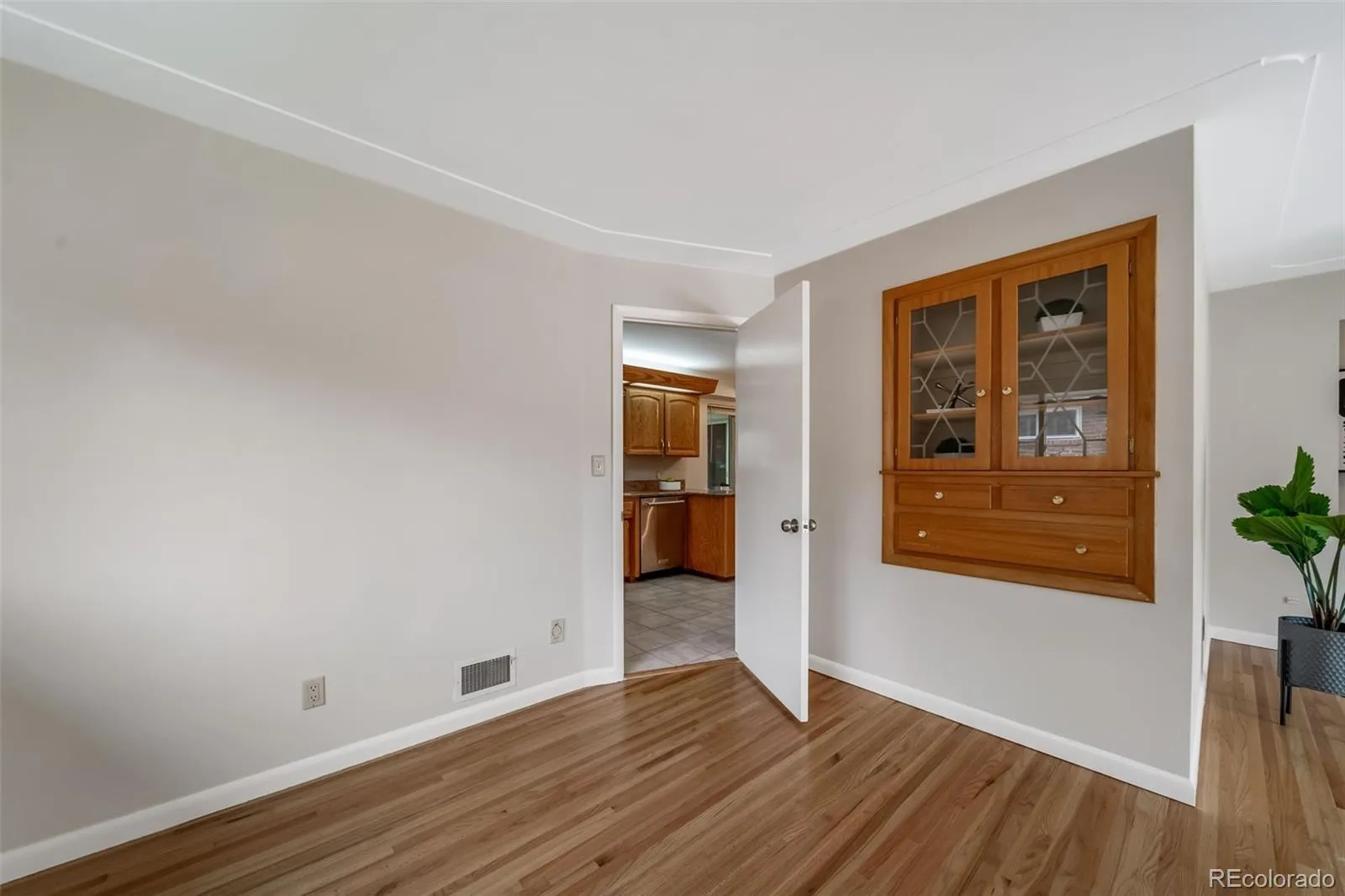 341 Newark Street Aurora CO 80010 MLS #REC7379428 05242026153832 1600 9