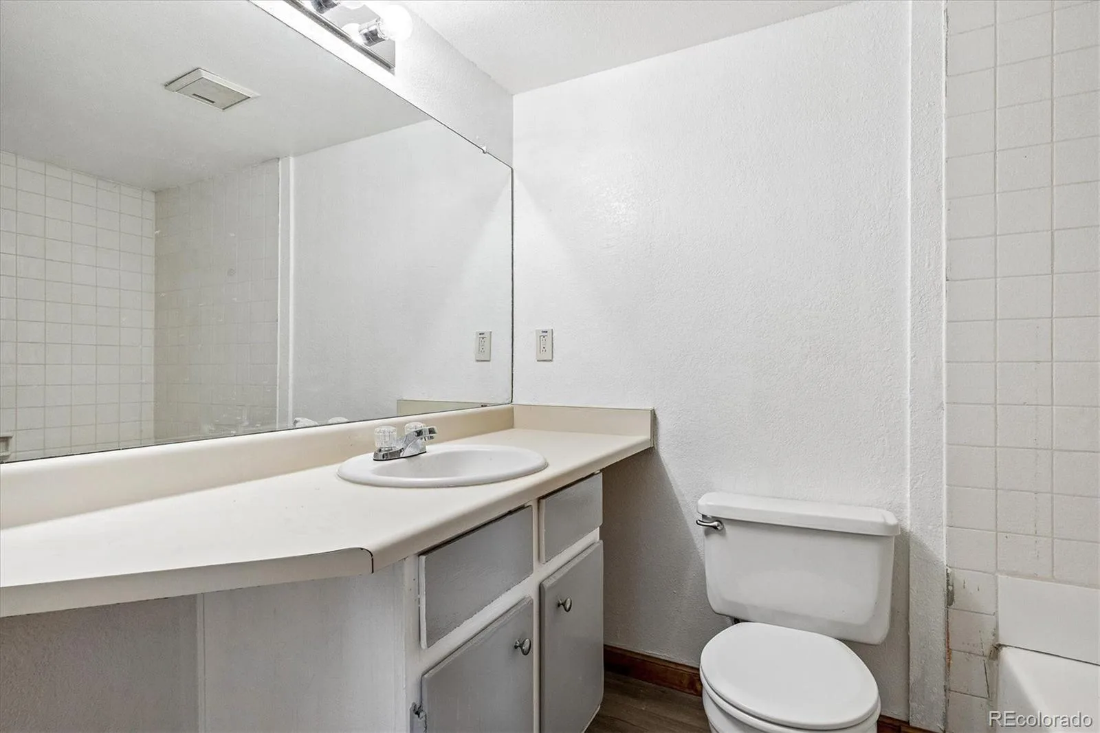 17050 E Ford Drive #102 Aurora CO 80017 MLS #REC7383937 06012026132308 1600 11