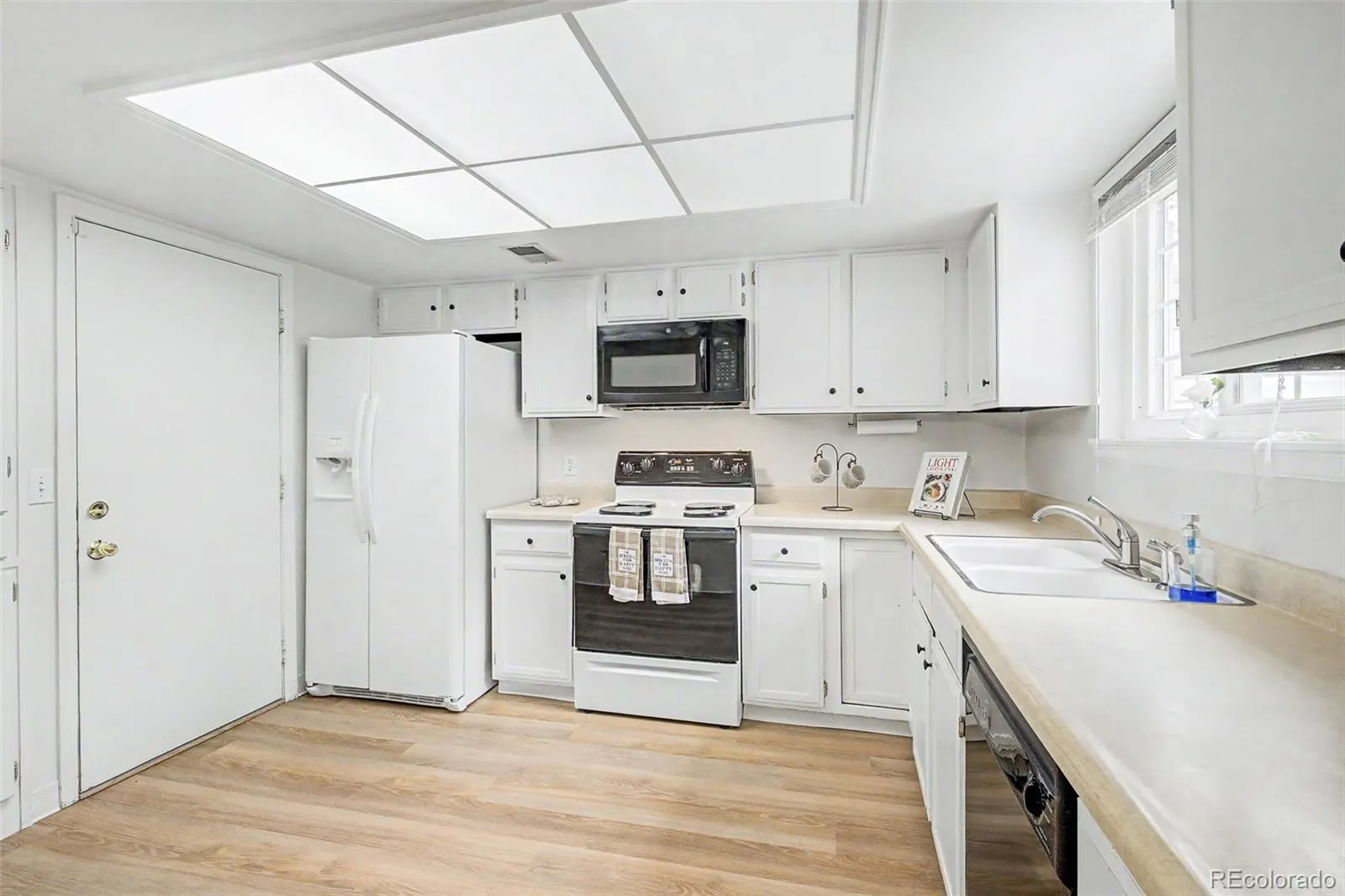 14233 E Marina Drive Aurora CO 80014 MLS #REC7386175 05282026020833 1600 14