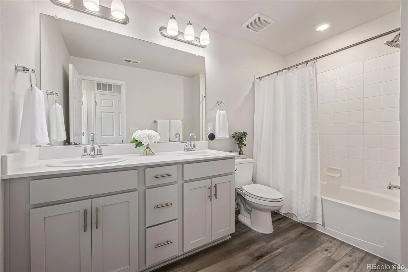 16586 Shoshone Place Broomfield CO 80023 | MLS #REC7387103 06192026234919 1600 19