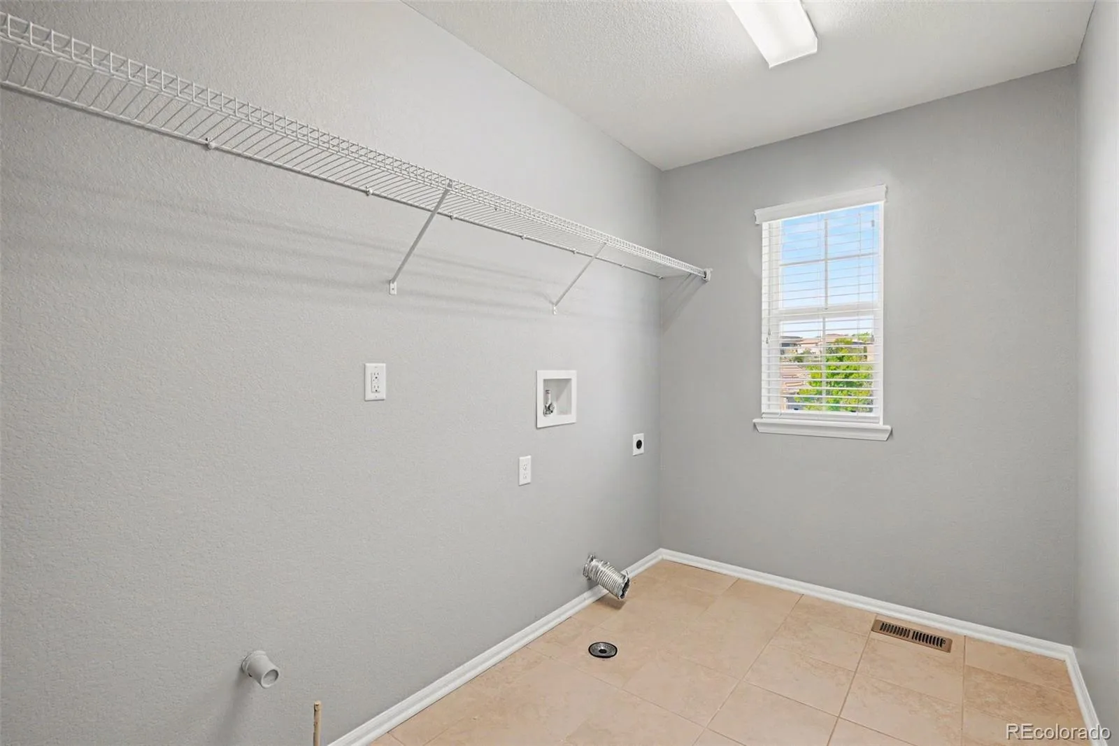 6340 S Langdale Way Aurora CO 80016 MLS #REC7396983 06232026223634 1600 27
