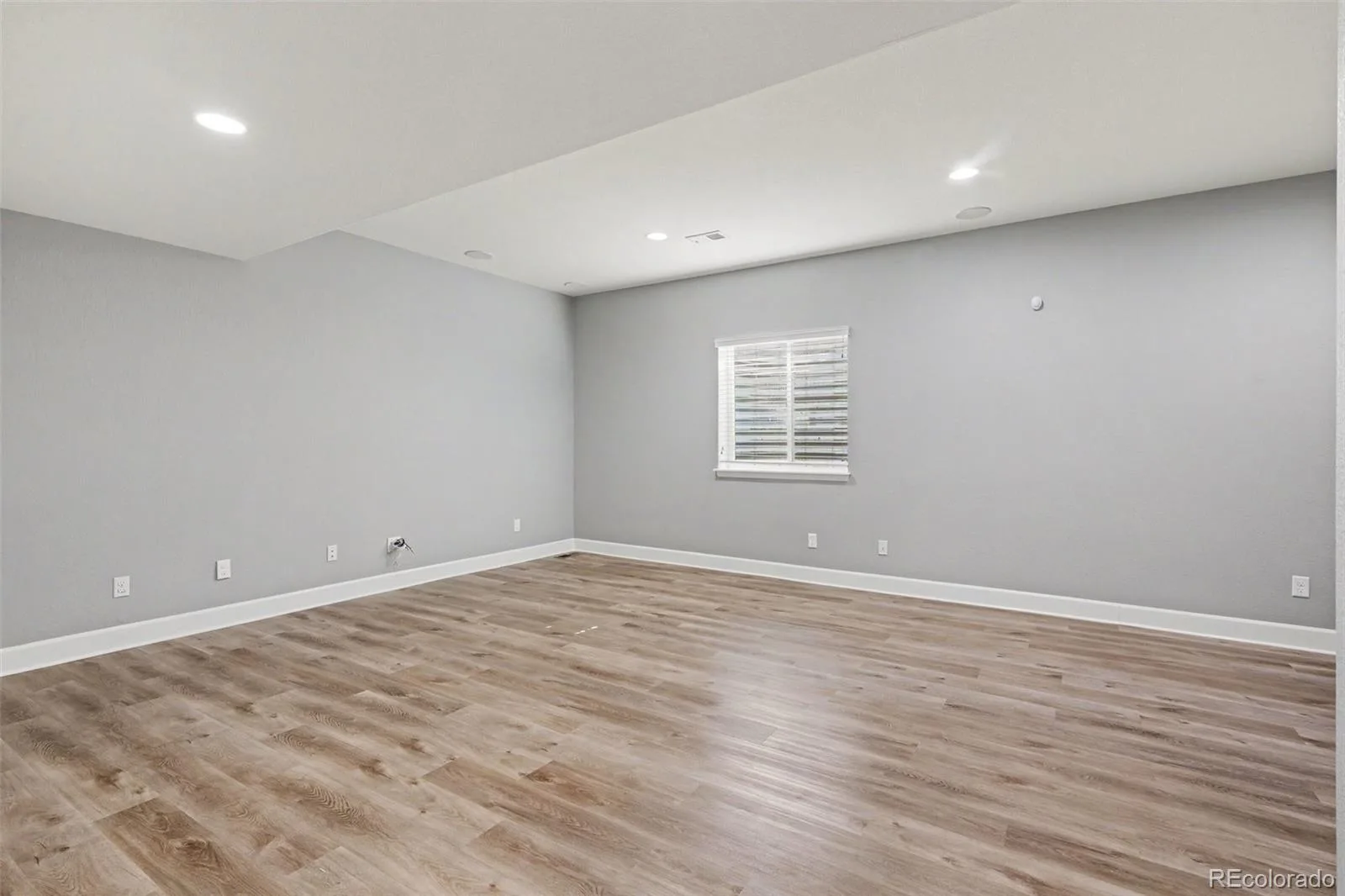 6340 S Langdale Way Aurora CO 80016 MLS #REC7396983 06232026223634 1600 28
