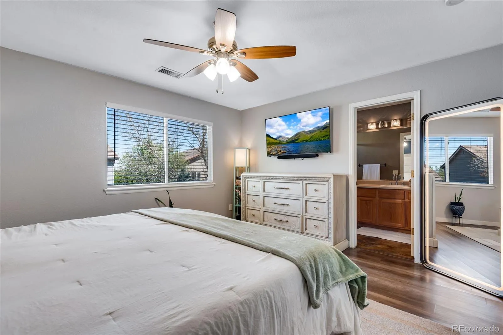 19573 E 40th Drive Denver CO 80249 MLS #REC7398031 04152026023616 1600 30