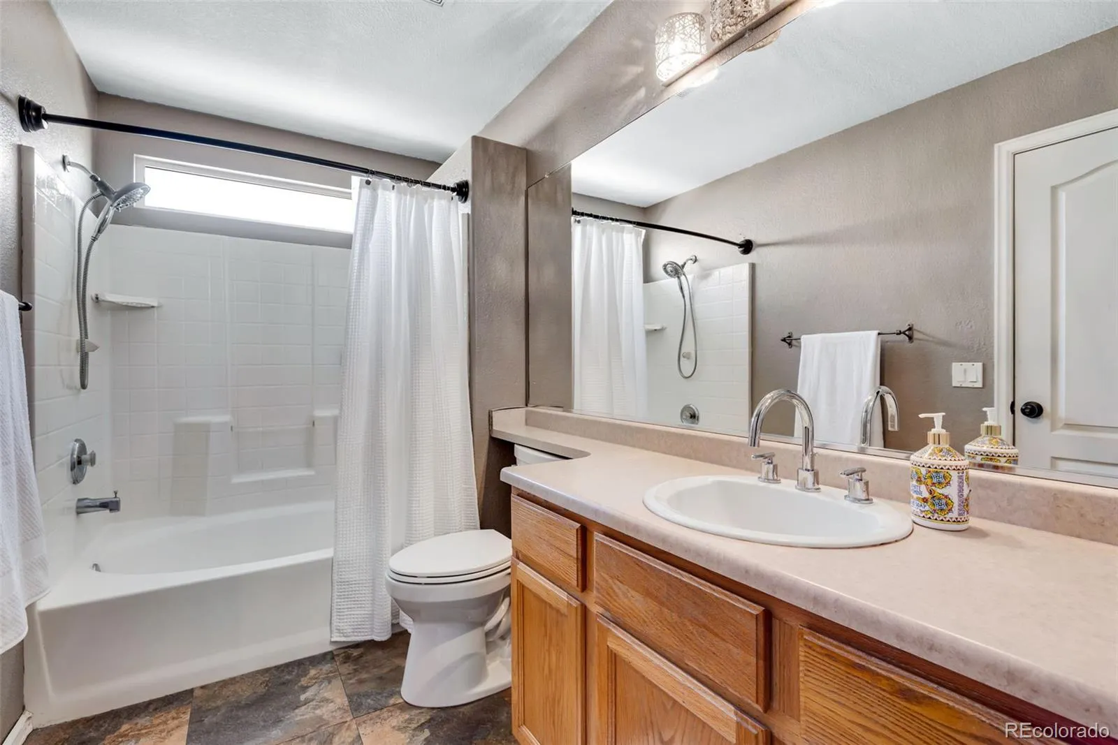 19573 E 40th Drive Denver CO 80249 MLS #REC7398031 04152026023616 1600 33