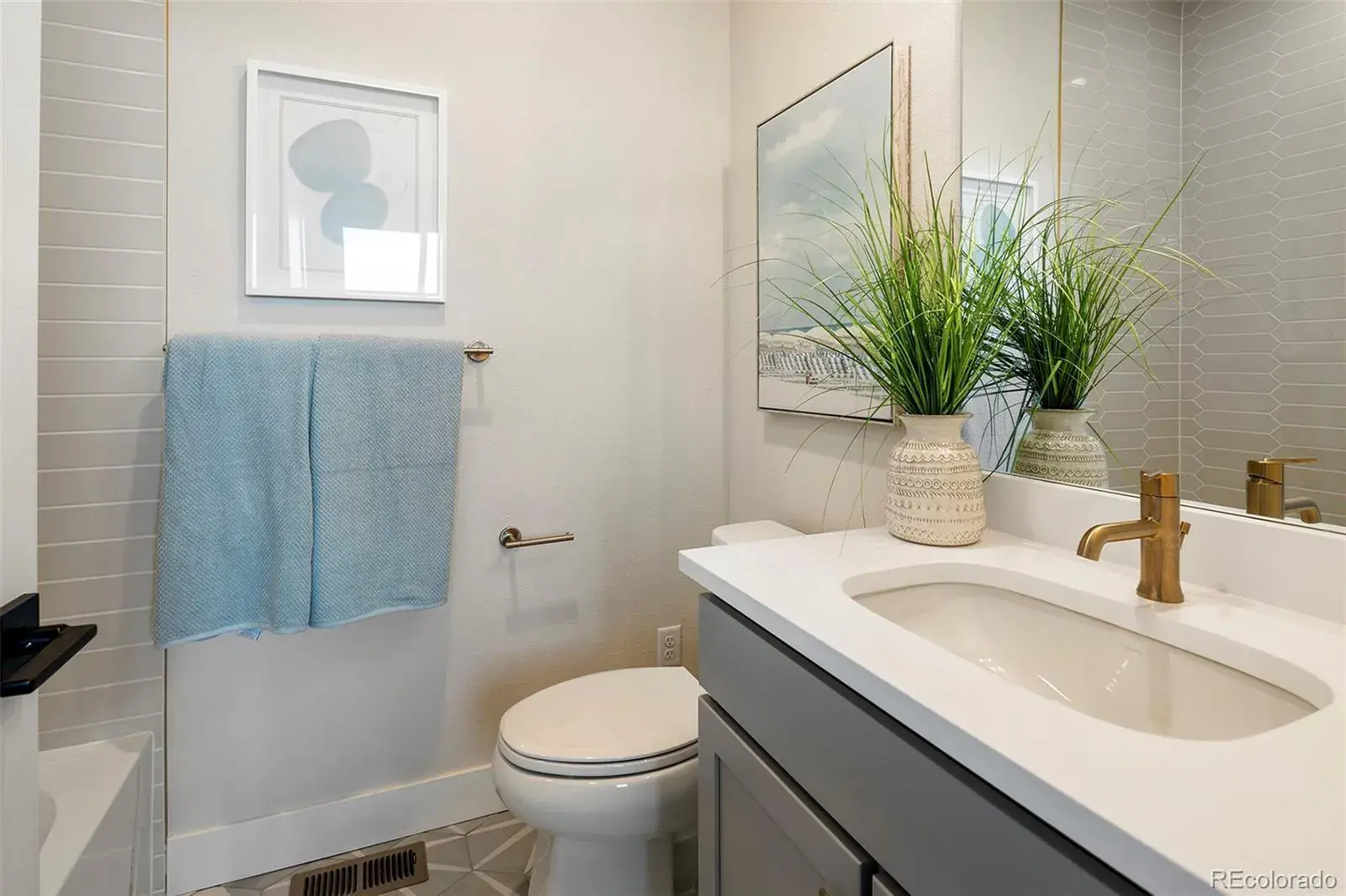 888 S Valentia Street #16-102 Denver CO 80247 MLS #REC7399704 11122025005235 1600 17