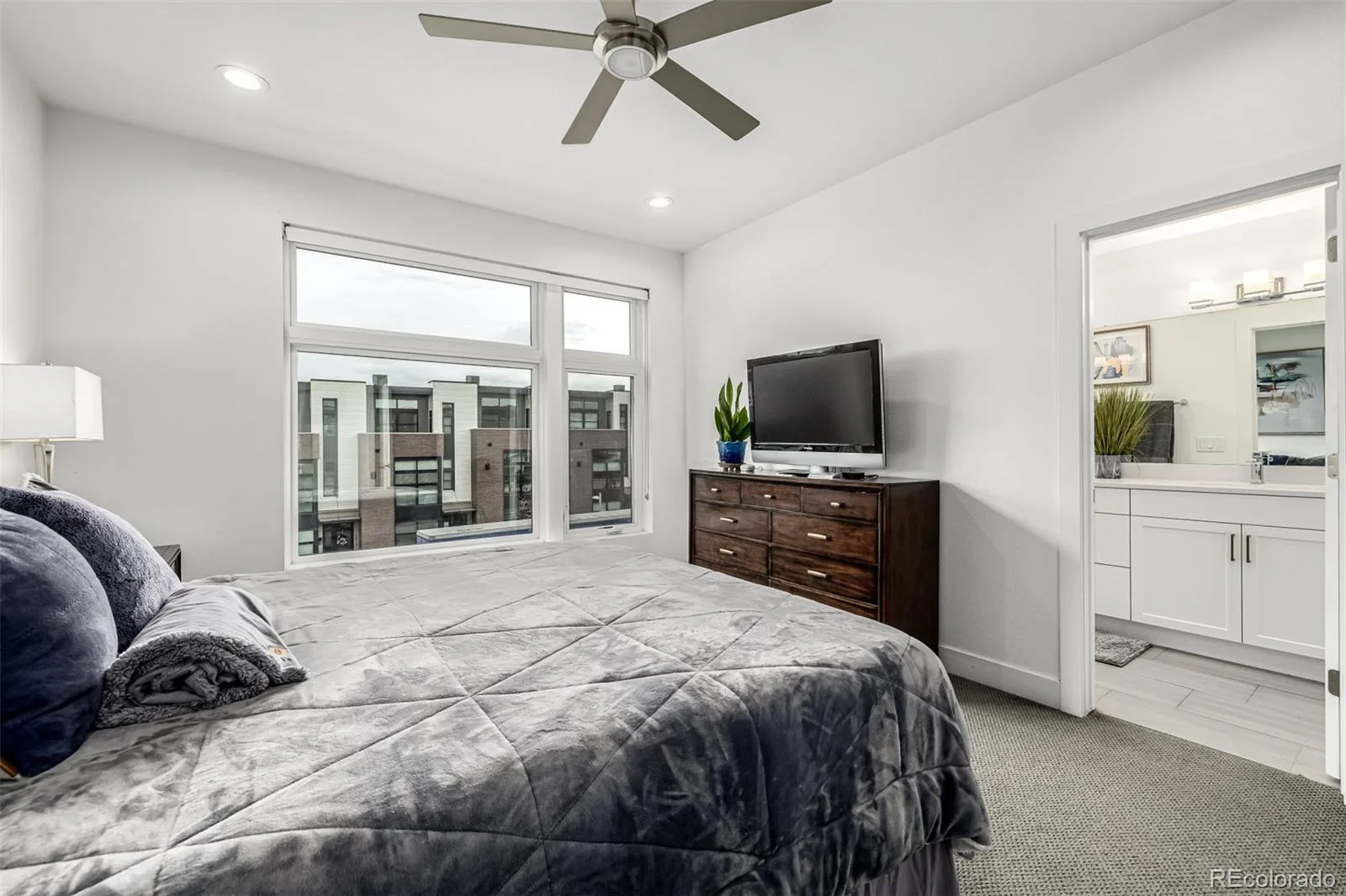 6820 E Lowry Boulevard Denver CO 80230 | MLS #REC7402611 06242026234836 1600 22