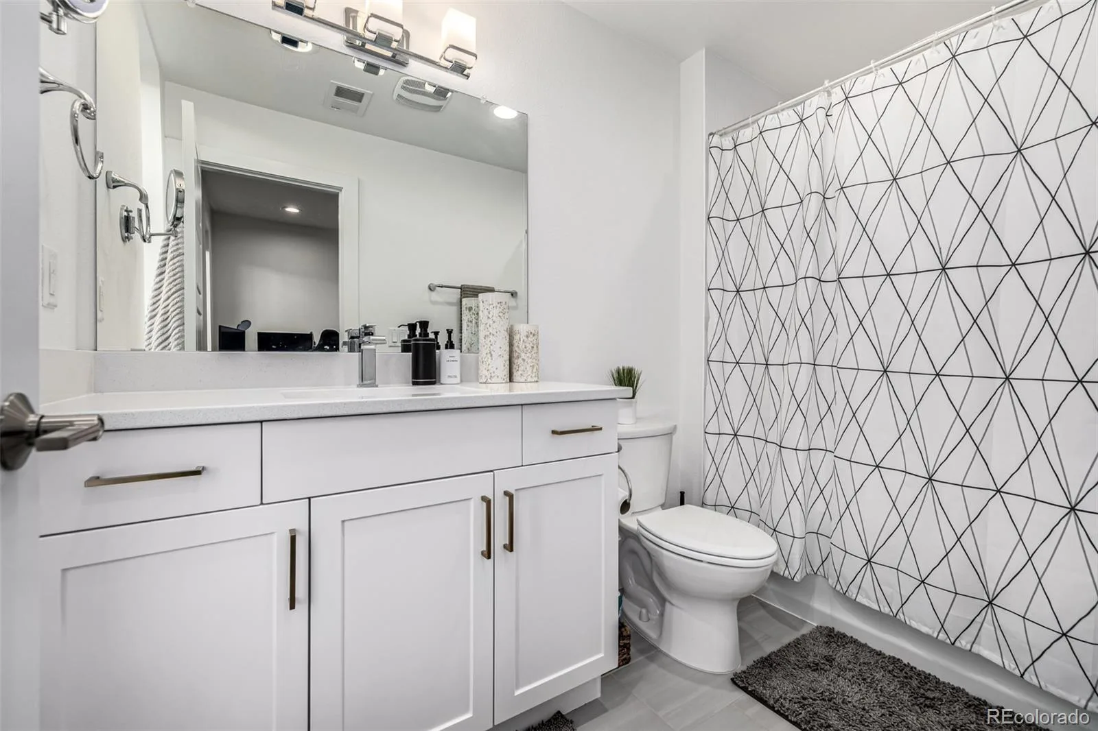 6820 E Lowry Boulevard Denver CO 80230 | MLS #REC7402611 06242026234836 1600 26