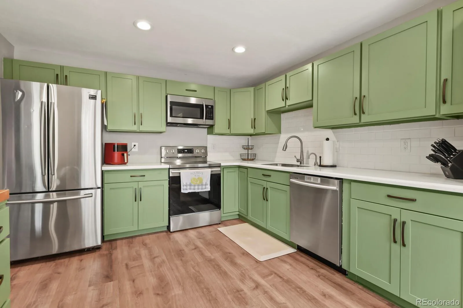 7583 W Euclid Drive Littleton CO 80123 | MLS #REC7404203 06252026014106 1600 12