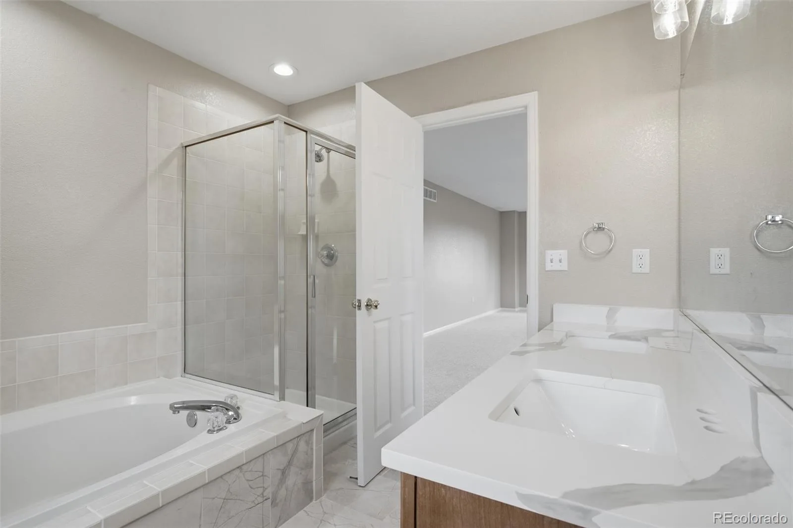 19102 E Crestridge Circle Aurora CO 80015 | MLS #REC7405542 08262026181633 1600 14