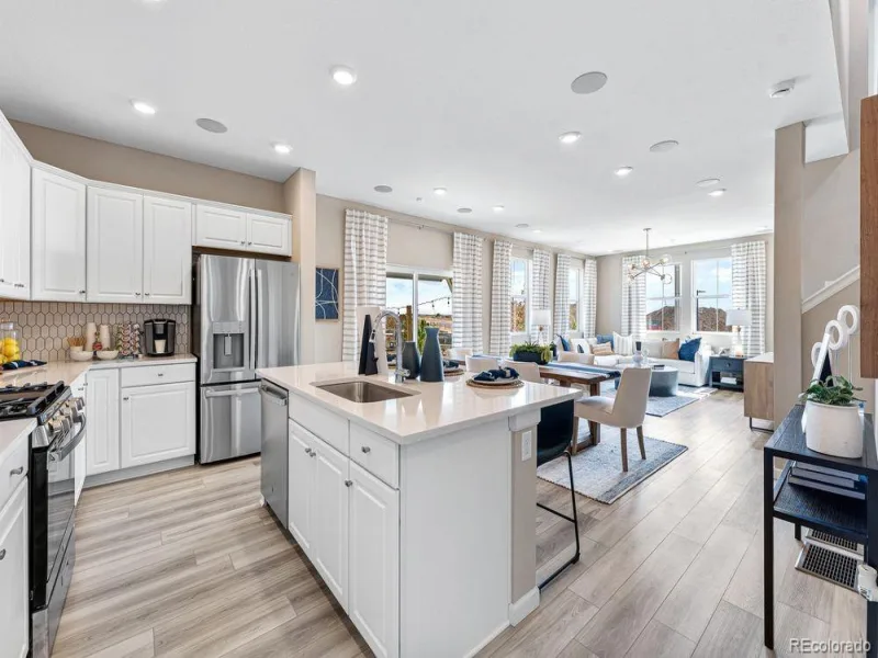 23722 E 33rd Place Aurora CO 80019 | MLS #REC7406159 08212026162459 800 5