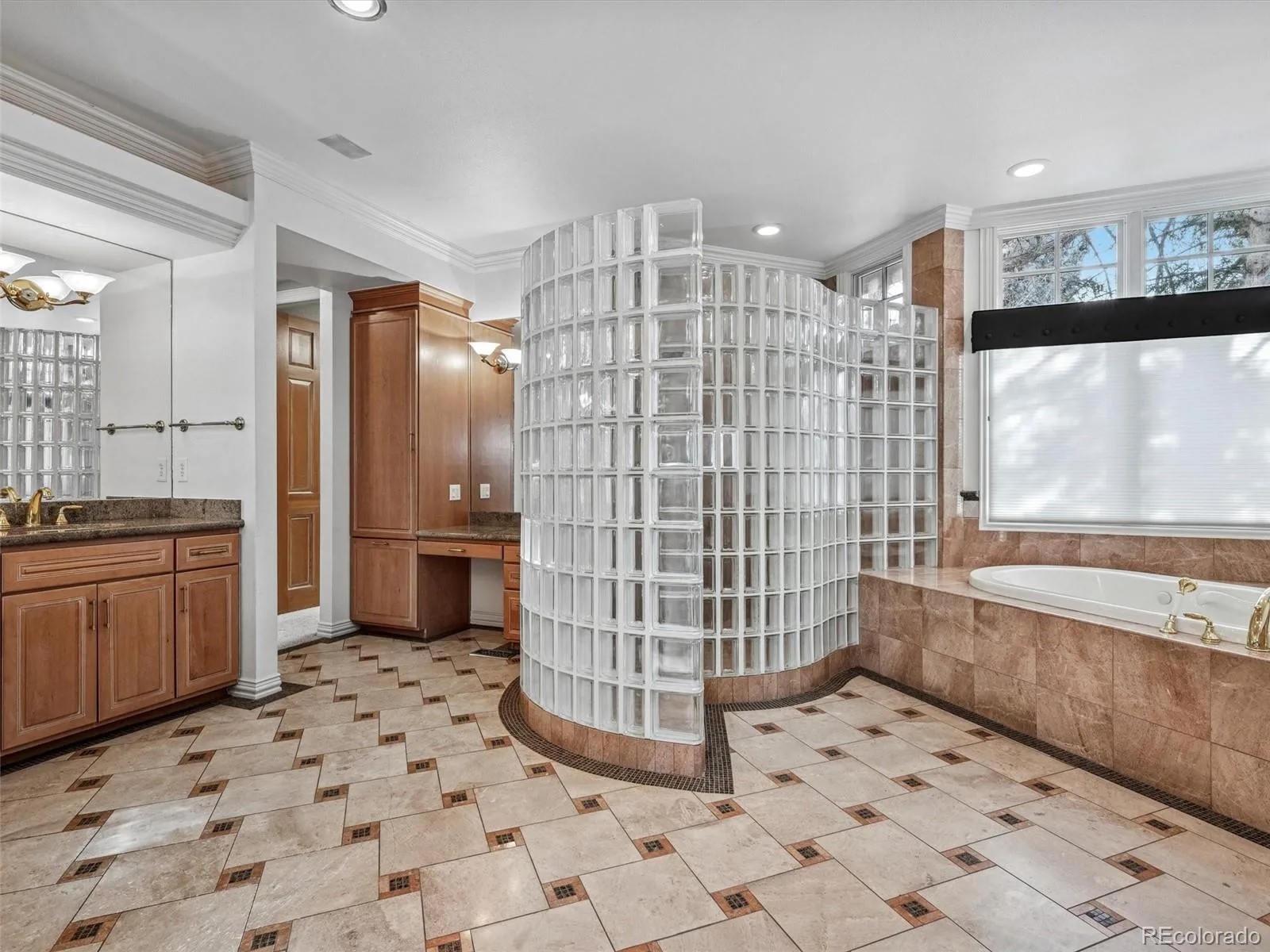 5701 S Aspen Court Greenwood Village CO 80121 | MLS #REC7408083 08272026205502 1600 22