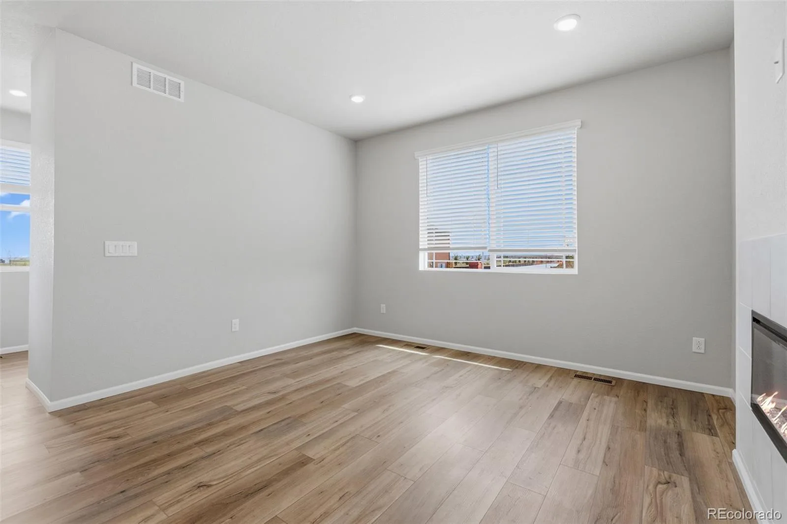 5496 N Elk Street Aurora CO 80019 | MLS #REC7408825 07242026185636 1600 7
