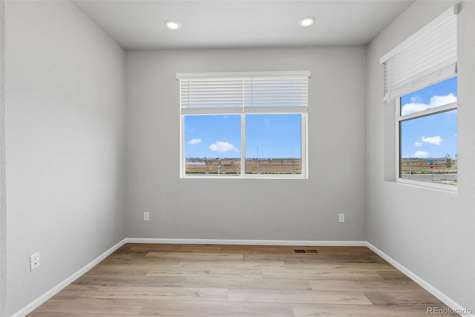 5496 N Elk Street Aurora CO 80019 | MLS #REC7408825 07242026185636 1600 9