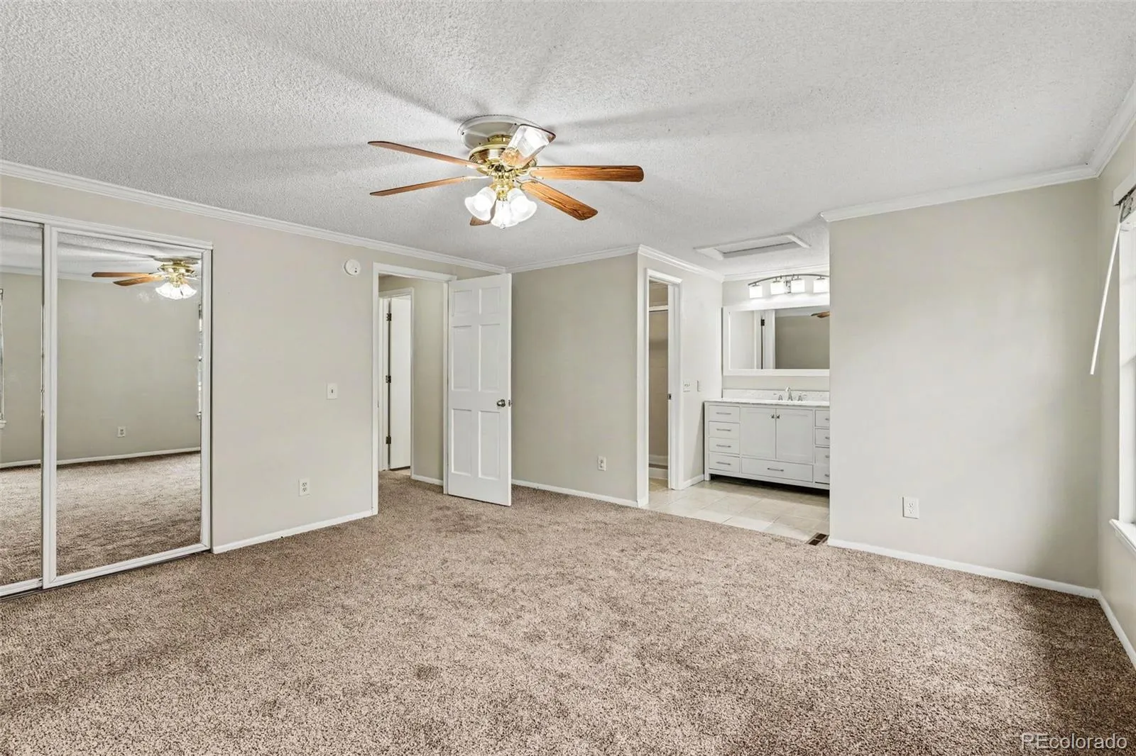 4386 S Blackhawk Way Aurora CO 80015 MLS #REC7409267 05202026062429 1600 11