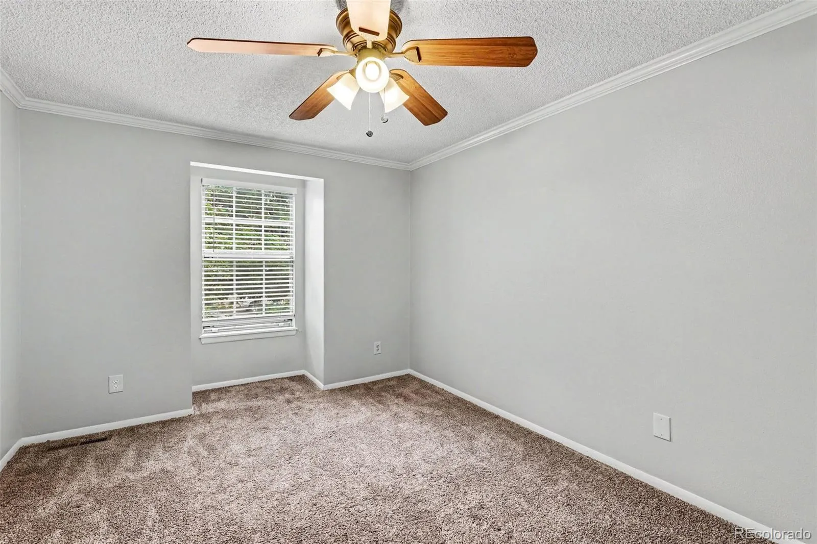 4386 S Blackhawk Way Aurora CO 80015 MLS #REC7409267 05202026062429 1600 13