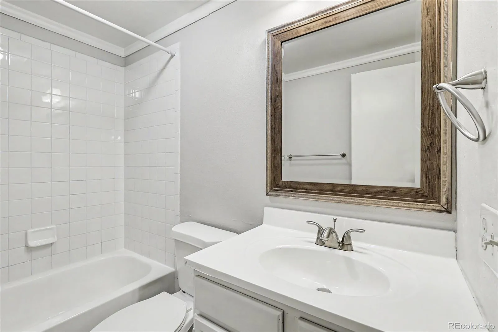 4386 S Blackhawk Way Aurora CO 80015 MLS #REC7409267 05202026062429 1600 15