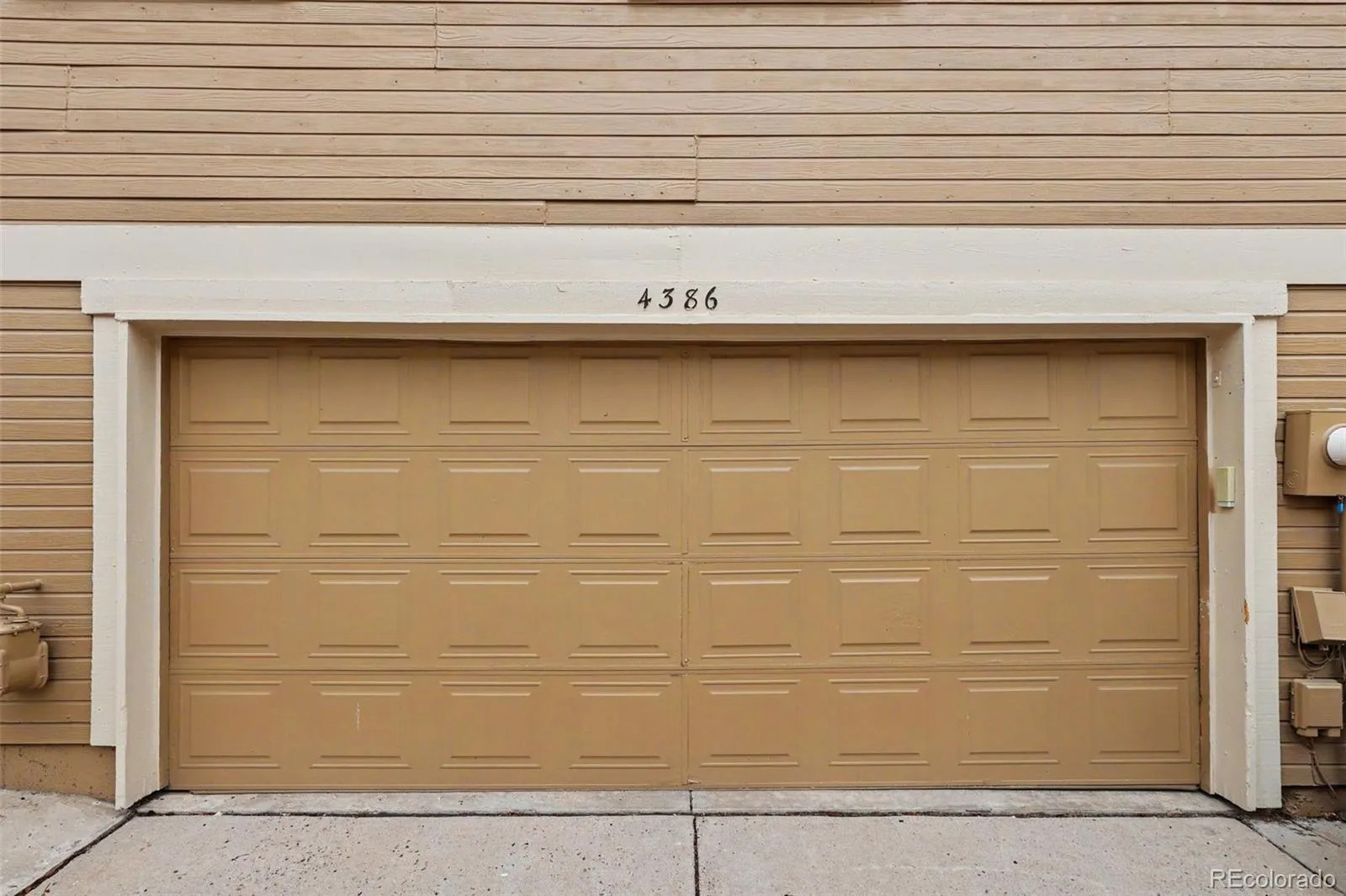 4386 S Blackhawk Way Aurora CO 80015 MLS #REC7409267 05202026062429 1600 19