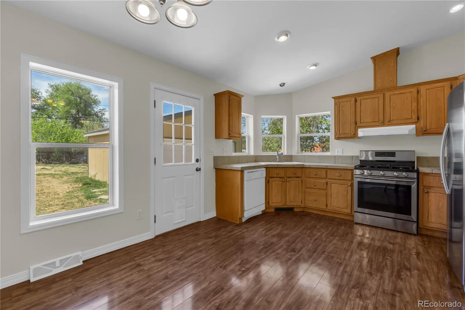 31 Jay Street Lakewood CO 80226 MLS #REC7409824 04242026165106 1600 9
