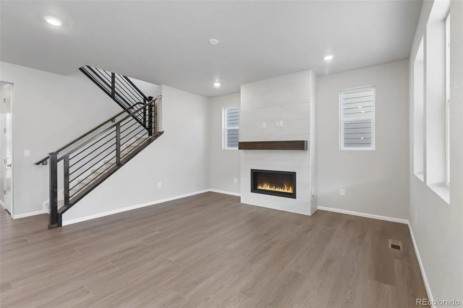 12182025195153 1600 18